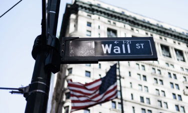 The average annual Wall Street bonus fell by 26% last year.