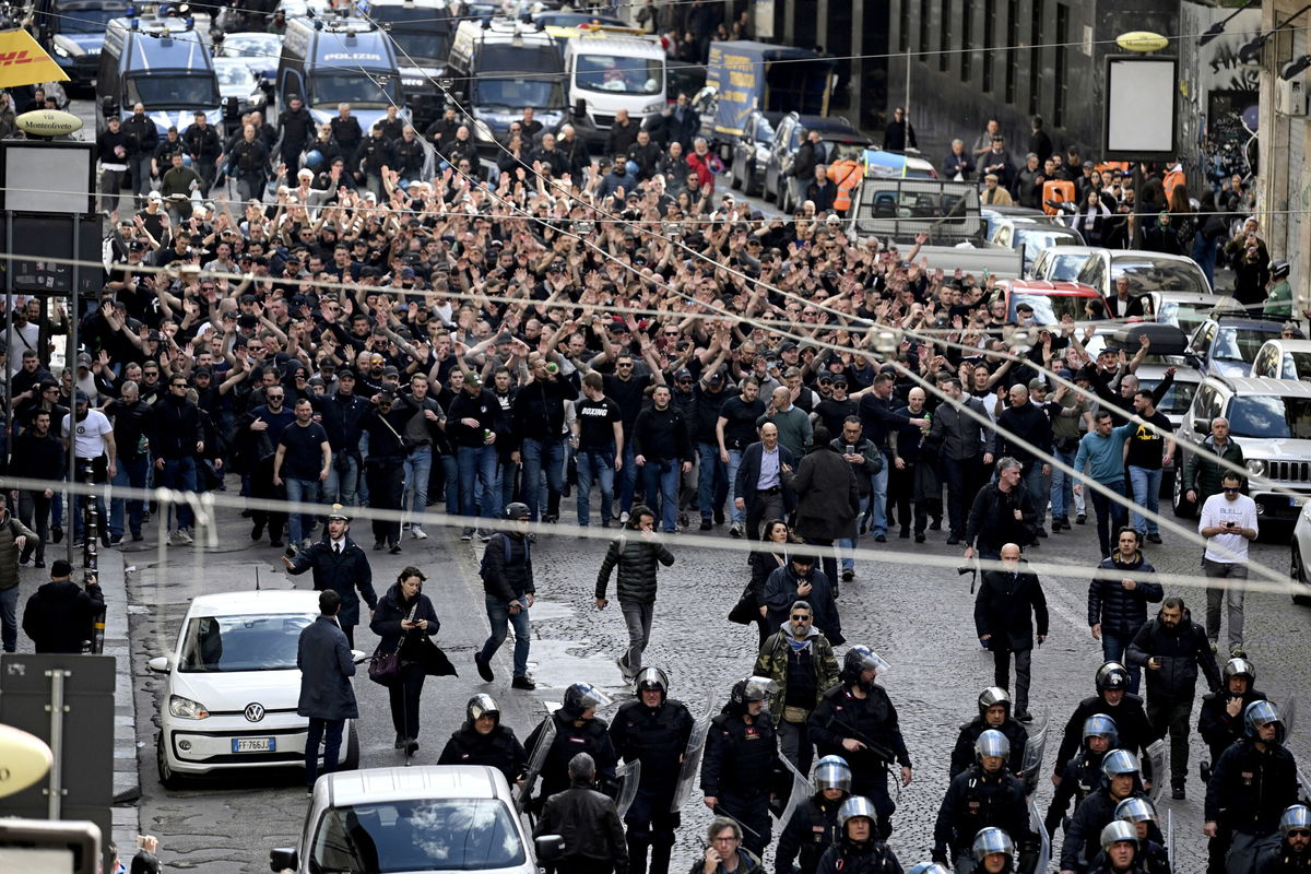 <i>Alessandro Garofalo/LaPresse/AP</i><br/>An estimated 400 ticketless Frankfurt fans traveled to Naples.