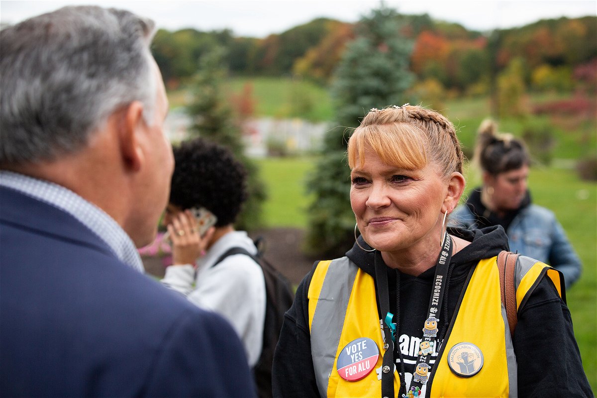 <i>Karla Coté/SOPA Images/Shutterstock</i><br/>Heather Goodall and Amazon Labor Union members are seen here at the ALB1 Warehouse in Schodack ahead of their labor union election in October 2022.