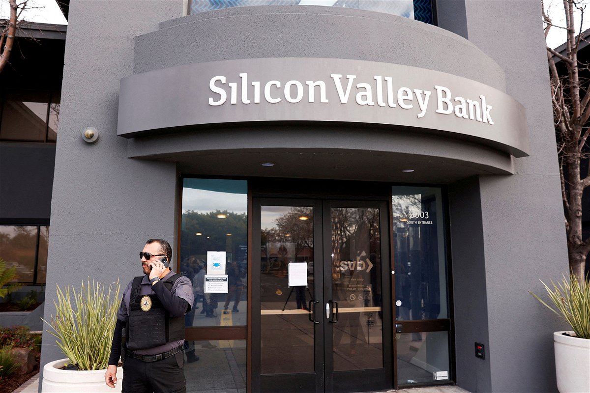 <i>Brittany Hosea-Small/Reuters</i><br/>A security guard stands outside of the entrance of the Silicon Valley Bank headquarters in Santa Clara