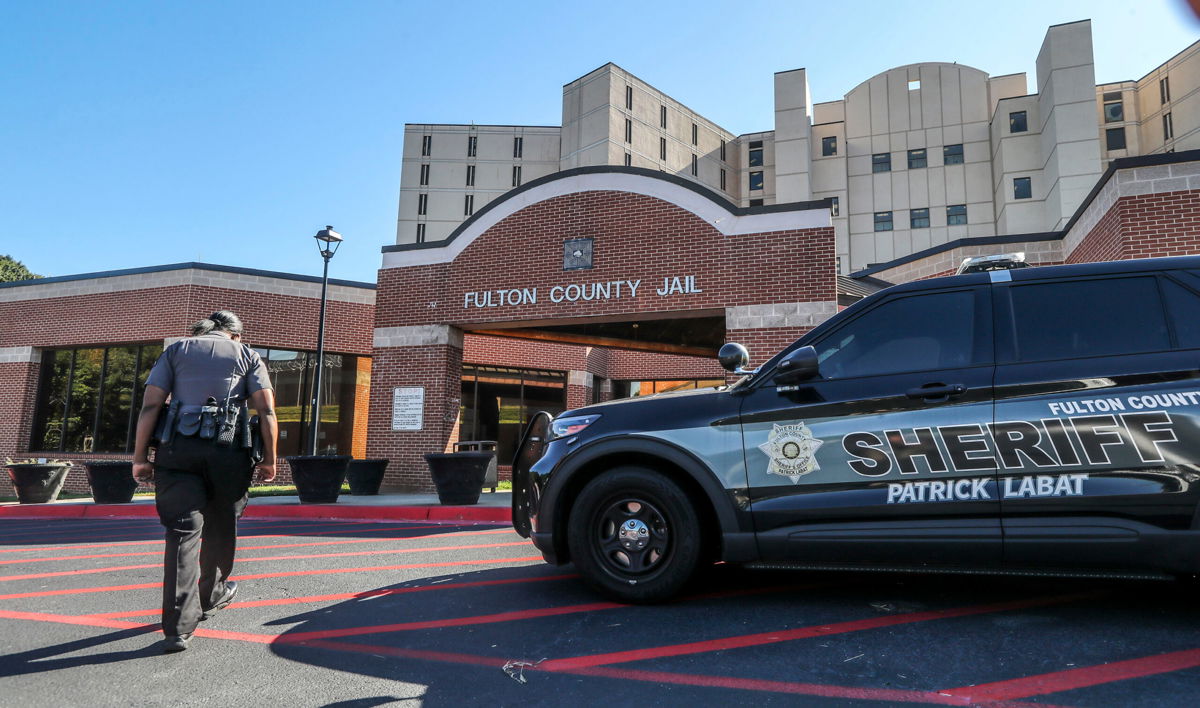 <i>John Spink/AJC/Zuma Press</i><br/>A Fulton County sheriff's deputy walks toward the entrance of the county jail in September 2022.  Fulton County Sheriff Patrick 