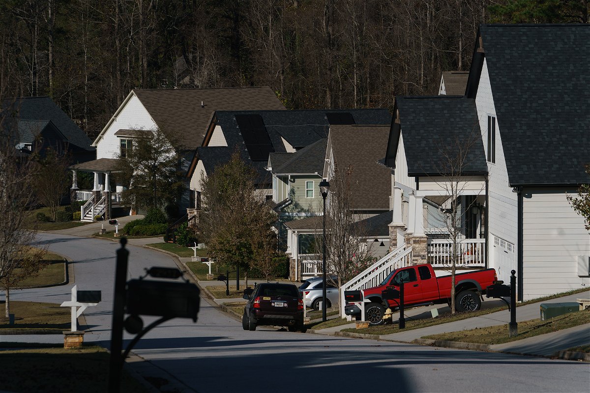 <i>Elijah Nouvelage/Bloomberg/Getty Images</i><br/>Mortgage rates fall for the fourth week in a row. Pictured is a subdivision in Atlanta