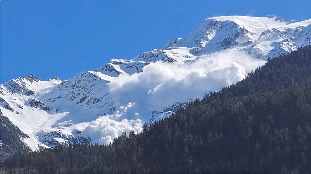 <i>domaineskiable/Twitter/Reuters</i><br/>A huge avalanche in the French Alps killed at least four people on April 9.