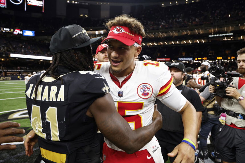 Mahomes throws TD pass in Chiefs' preseason opener