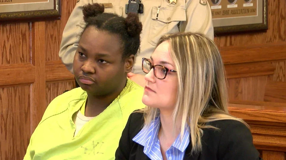File photo of Quatavia Givens, left, appearing at the Cole County Courthouse.