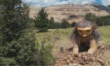 "Rita the Rock Planter" is a giant wood troll sculpture created by Thomas Dambo in Victor