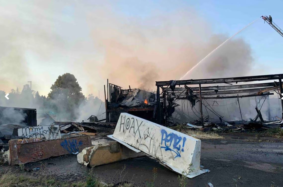 <i>KPTV</i><br/>3-alarm commercial fire that started early Saturday in Clackamas County triggers ‘shelter in place’ orders for people living near the burning fiberglass plant.