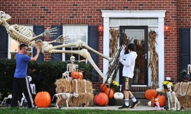How a 12-foot skeleton became the hottest Halloween decoration around. A Maryland family is seen here breaking out their Home Depot skeleton