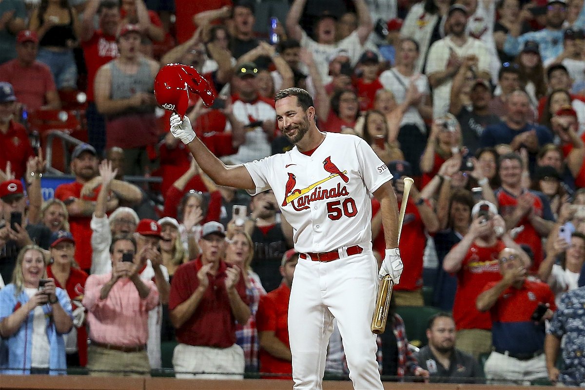 St. Louis Cardinals' Adam Wainwright acknowledges fans as he prepares to pinch hit during the sixth inning of a baseball game against the Cincinnati Reds, Friday, Sept. 29, 2023, in St. Louis.