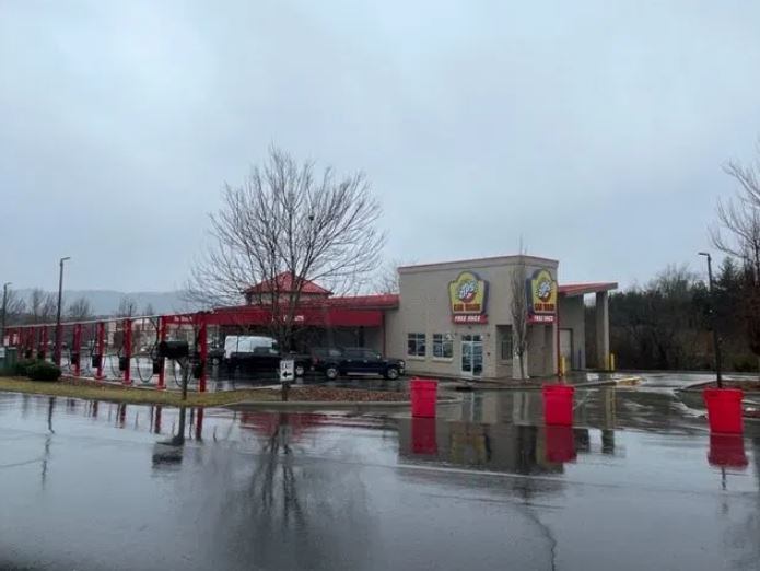 <i>WLOS</i><br/>ZIPS Car Wash in Weaverville