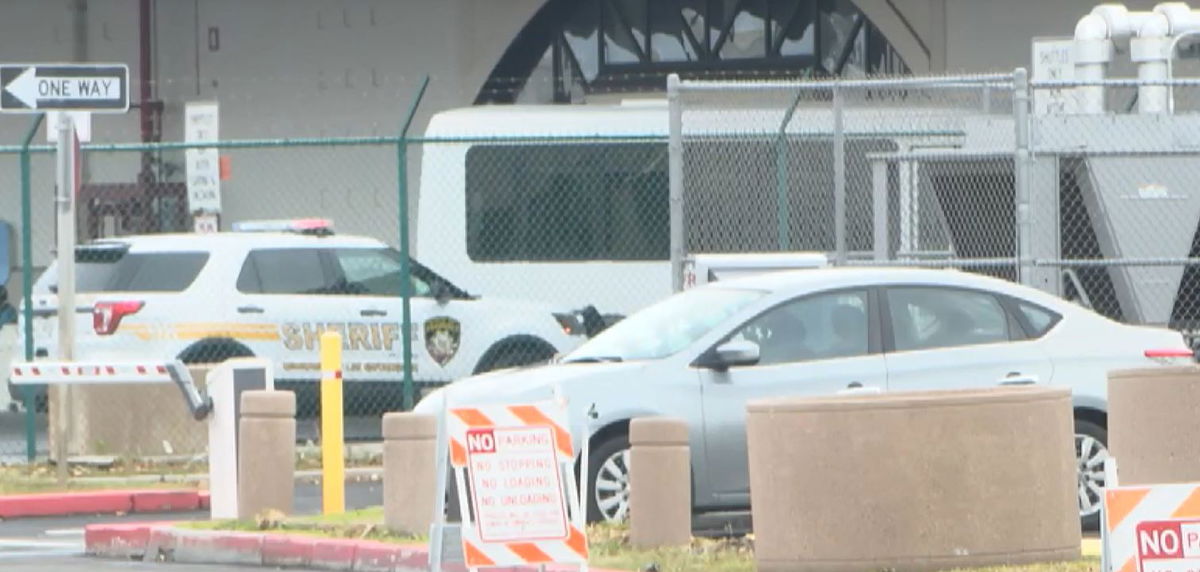 <i>KITV via CNN Newsource</i><br/>A peaceful morning turned into a life or death situation for vacationers at Honolulu Harbor's Pier 2-B on Friday morning.