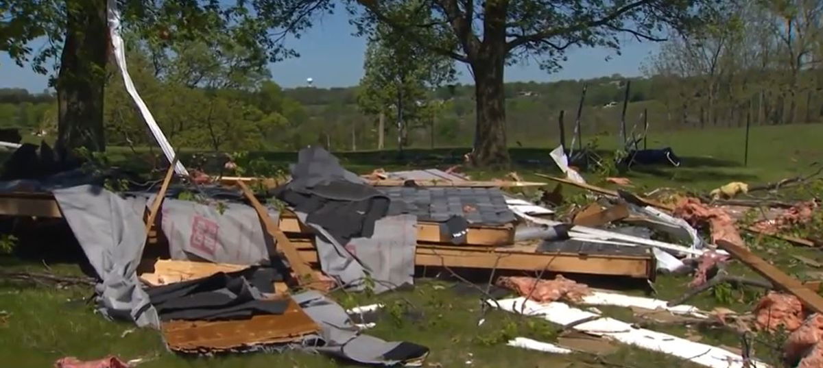 <i>KCCI via CNN Newsource</i><br/>A EF-1 tornado ripped the roof off an Osceola