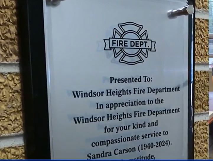 <i>KCCI via CNN Newsource</i><br/>A grateful Windsor Heights family gave a plaque to the Windsor Heights Fire Department for its aid in a woman's final months.