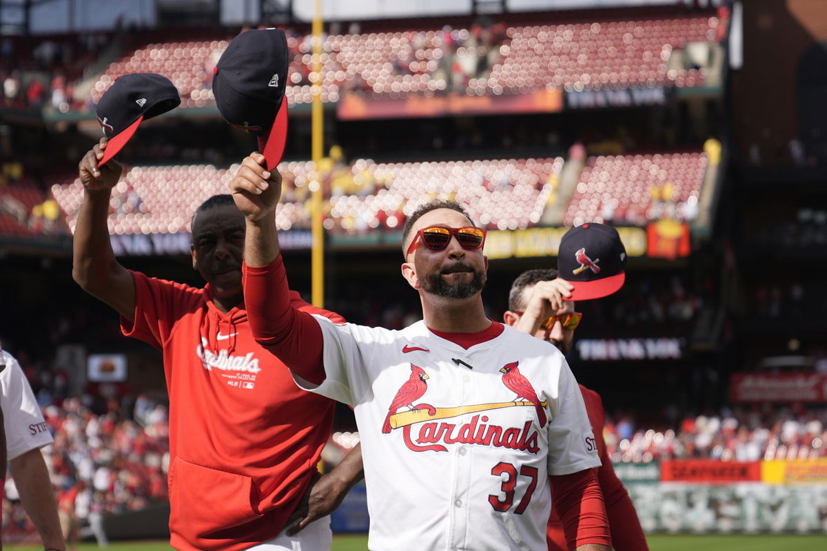 St. Louis Cardinals manager Oliver Marmol (37) tips his cap to fans following a baseball game against the Cleveland Guardians, the Cardinals final home game of the season, Sunday, Sept. 22, 2024, in St. Louis. (AP Photo/Jeff Roberson)